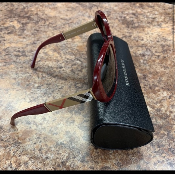 BURBERRY Sunglasses with Case - Picture 2 of 9